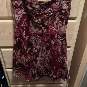 Ann Taylor size 4 , print colors of light burgundy & darks, side zipper
